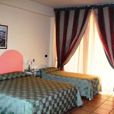 B&B La Grotta SantʼAlessio Siculo エクステリア 写真