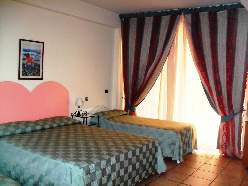 B&B La Grotta SantʼAlessio Siculo エクステリア 写真